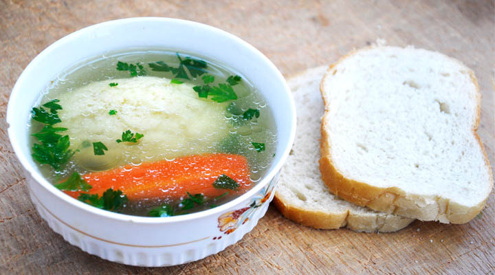Clear Veggie Soup with Semolina Dumplings Bread | Supa cu galusti