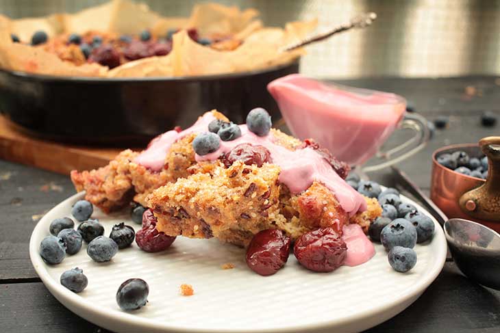 Vegan Bread Pudding with forest berries Kirschenmichel 