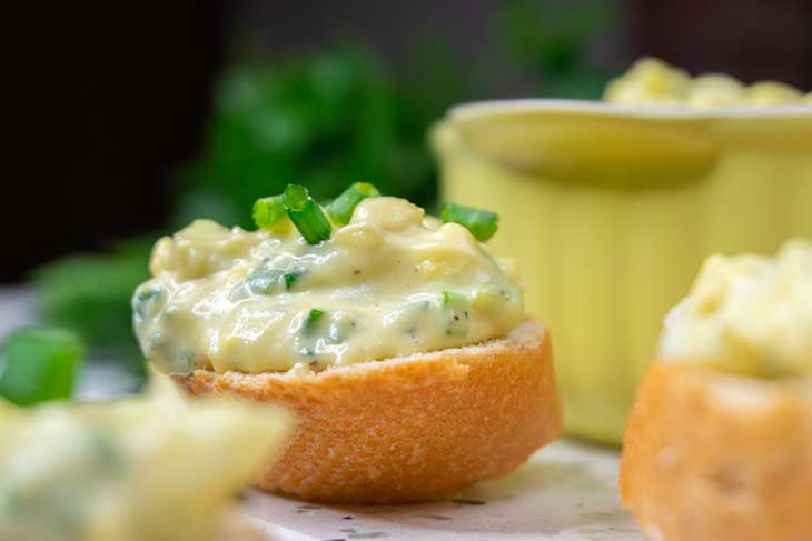 Vegan Egg Salad on bread